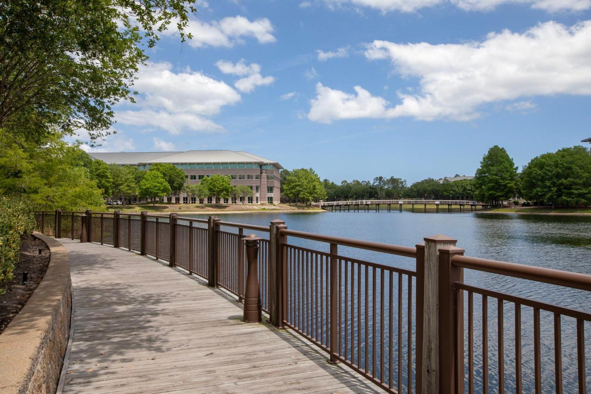 Hotel Indigo Jacksonville-Deerwood Park By Ihg Esterno foto